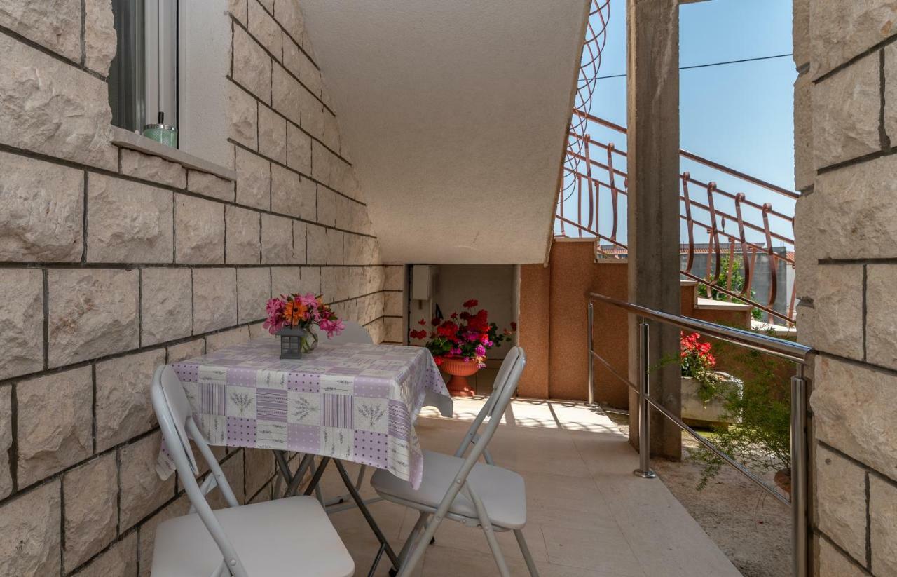 Apartment Nives Trogir Buitenkant foto