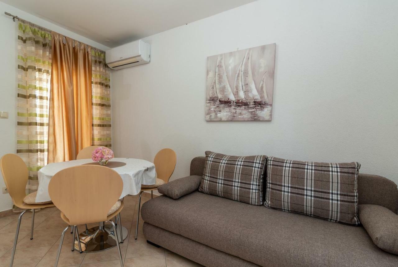Apartment Nives Trogir Buitenkant foto