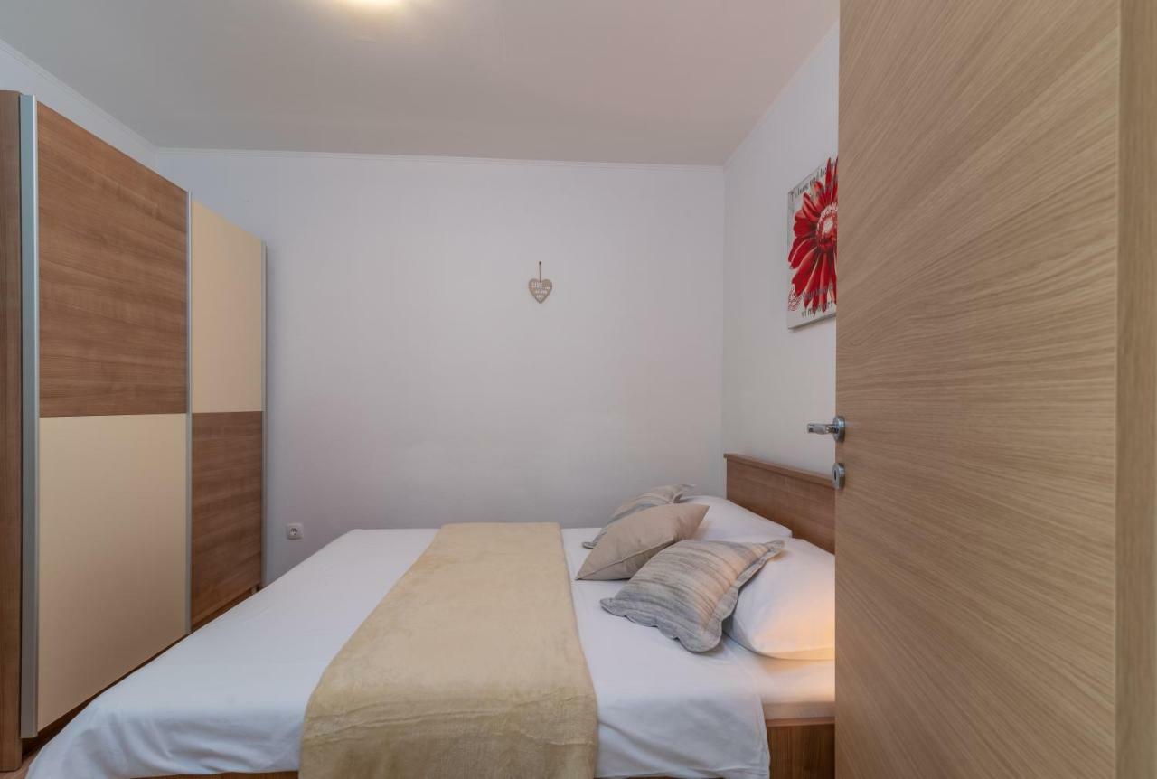 Apartment Nives Trogir Buitenkant foto